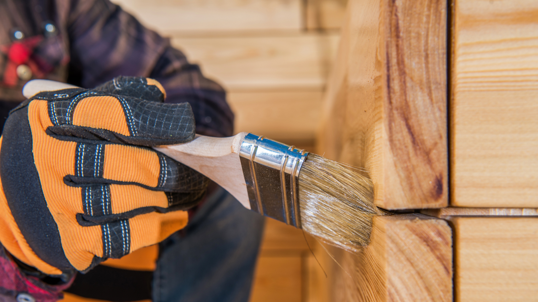 1200×630 px, Motiv Lackrolle auf Holz, Text „Holz streichen – Anleitung 2025“