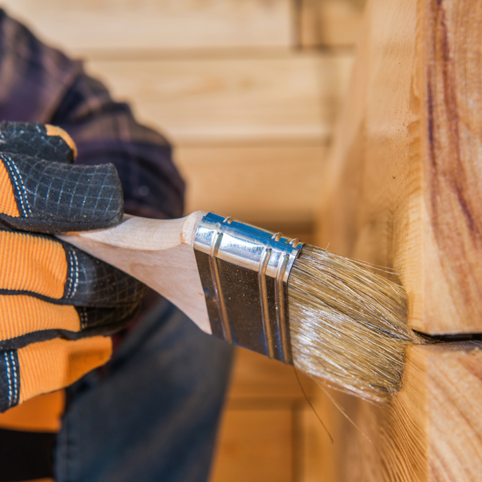 1200×630 px, Motiv Lackrolle auf Holz, Text „Holz streichen – Anleitung 2025“